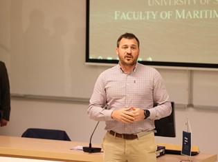 2025-12-05 19-08-23.jpeg